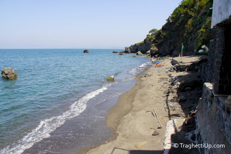 ischia-tutte-le-28-spiagge-dell-isola-campana-traghettiup-blog-di