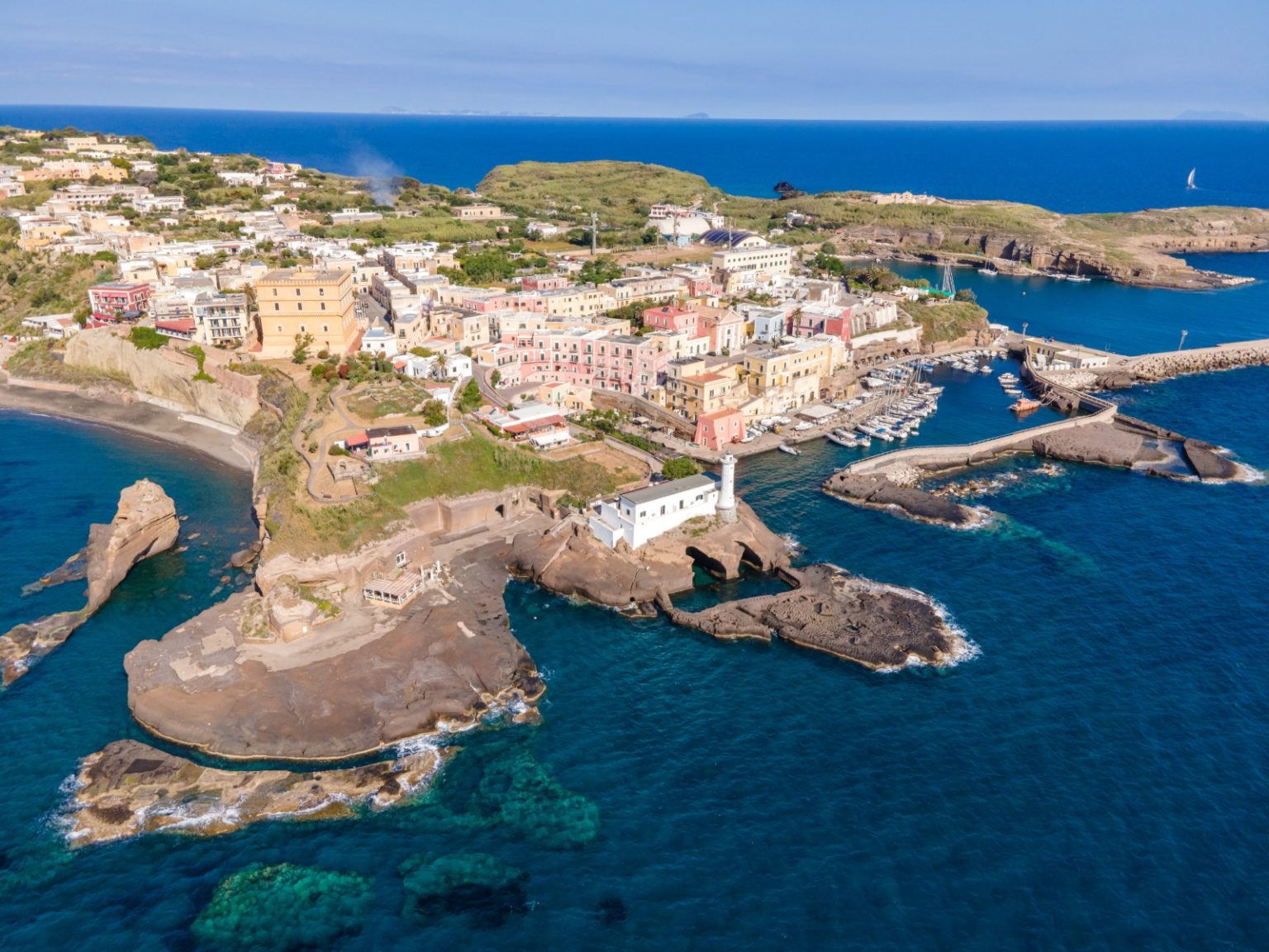 Cos è Il Trattato Di Ventotene Ventotene: all the island’s beaches and cliffs – TraghettiUp – Blog di